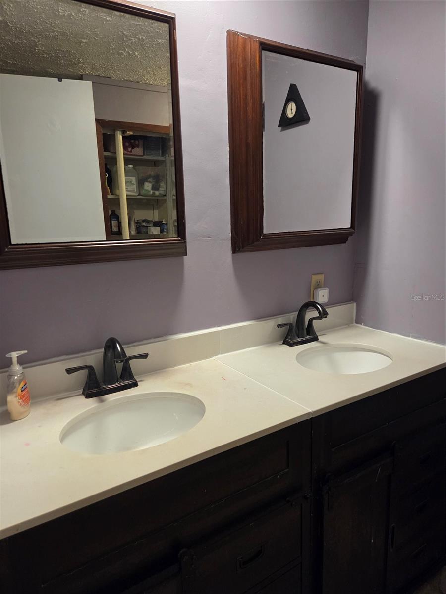 1607 Twin Lakes Blvd Property Photo 14