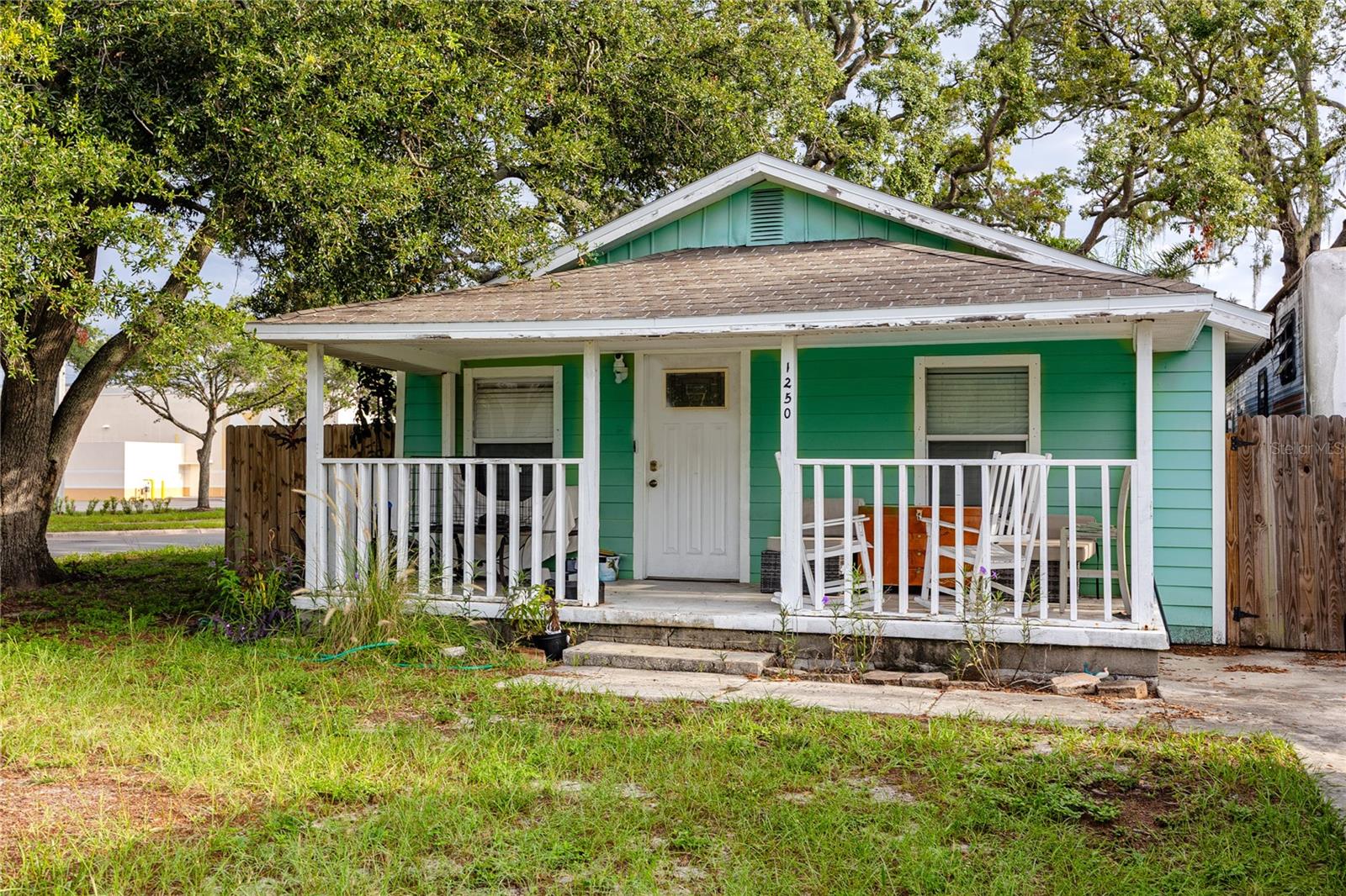 1250 LAKEVIEW RD Property Photo 1