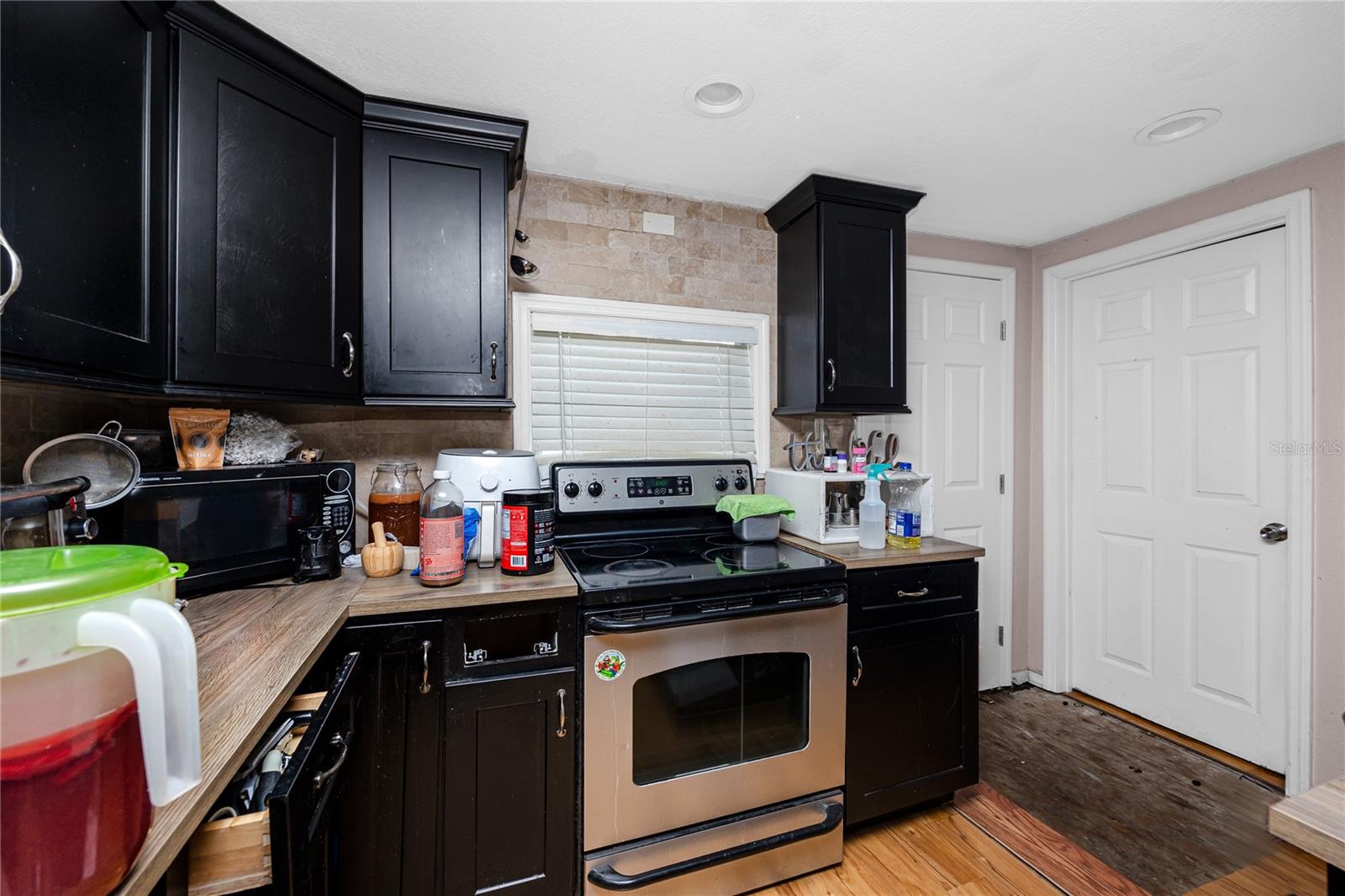 1250 Lakeview Rd Property Photo 6