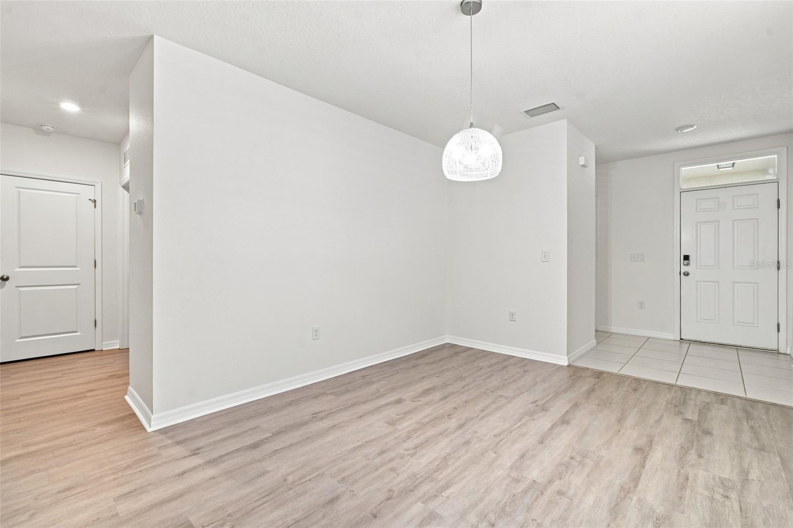 10920 Carlton Fields Dr Property Photo 3