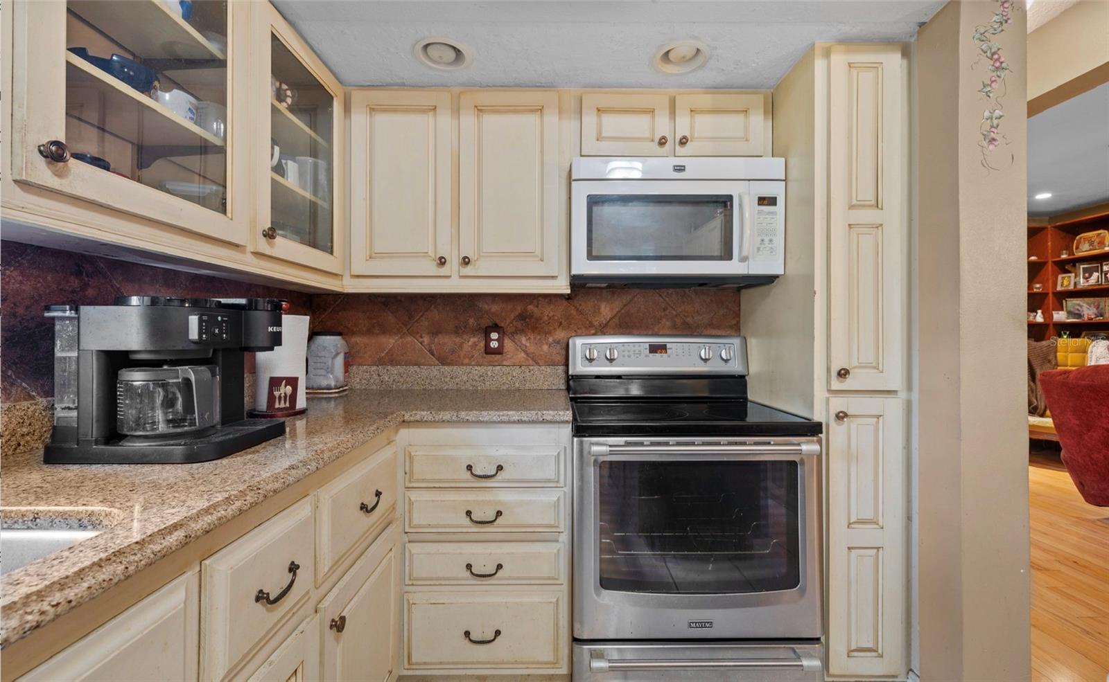 8602 N Rome Ave Property Photo 5