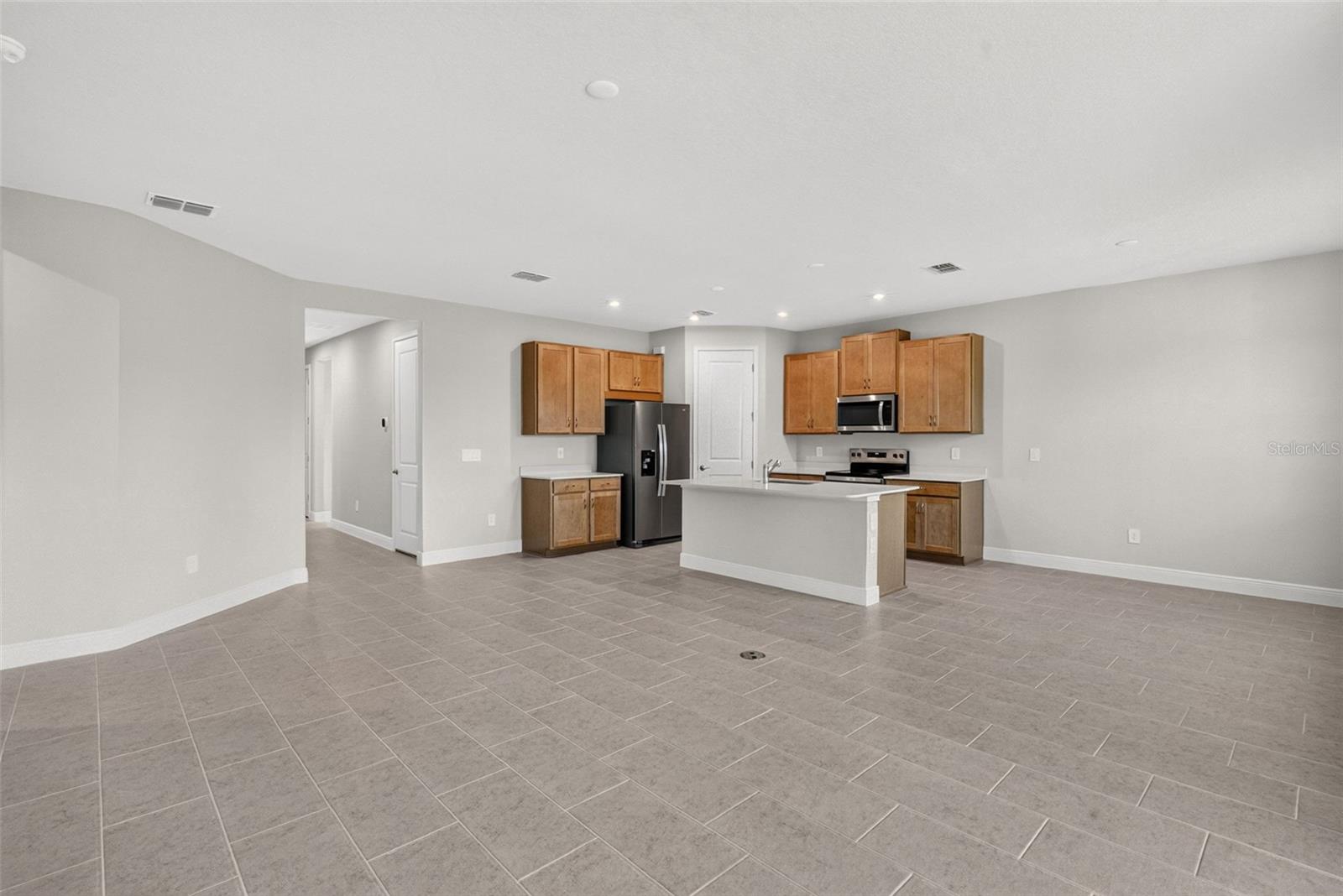 12443 49th St E Property Photo 9