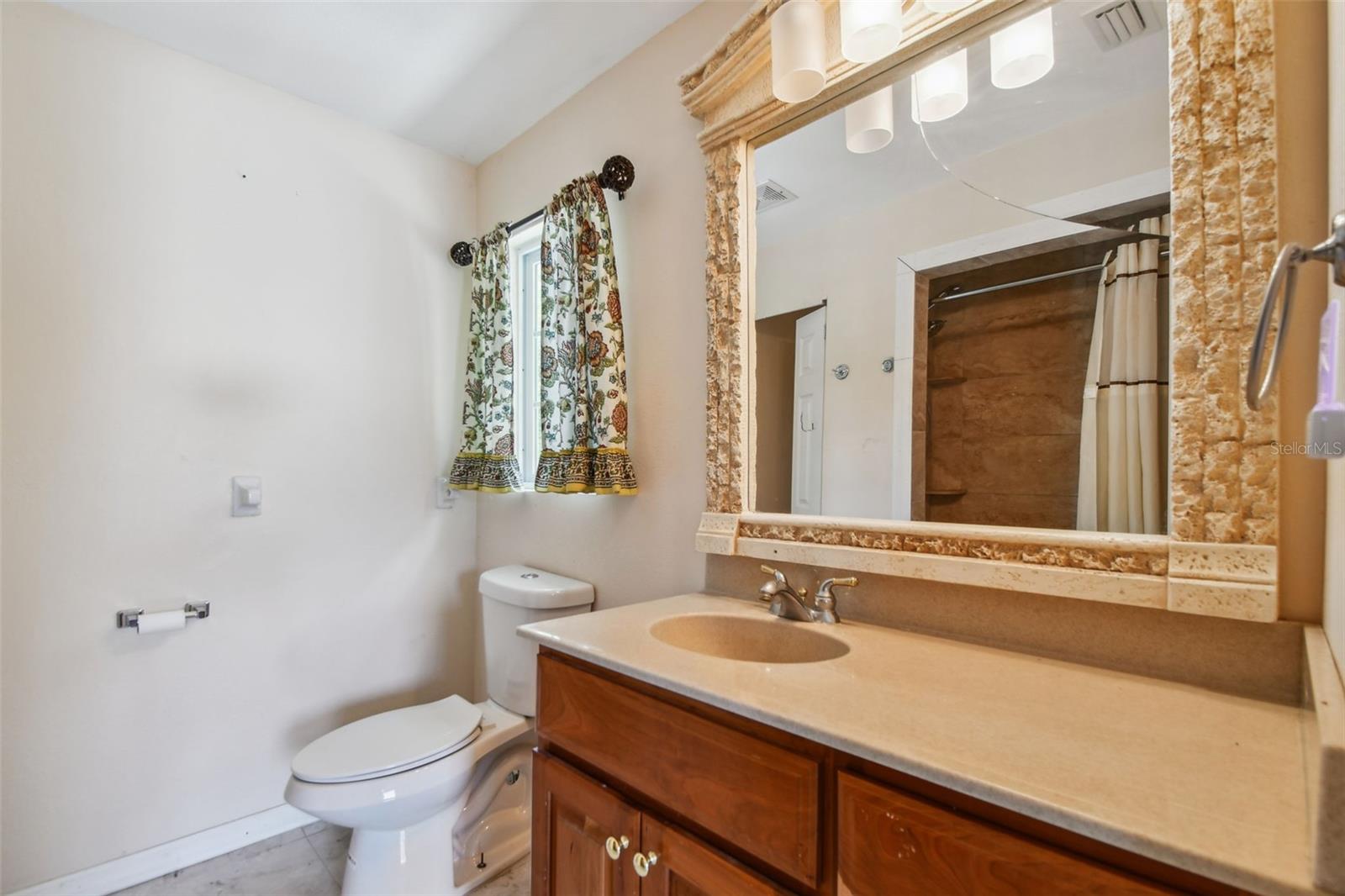 1377 S Washington Ave Property Photo 12