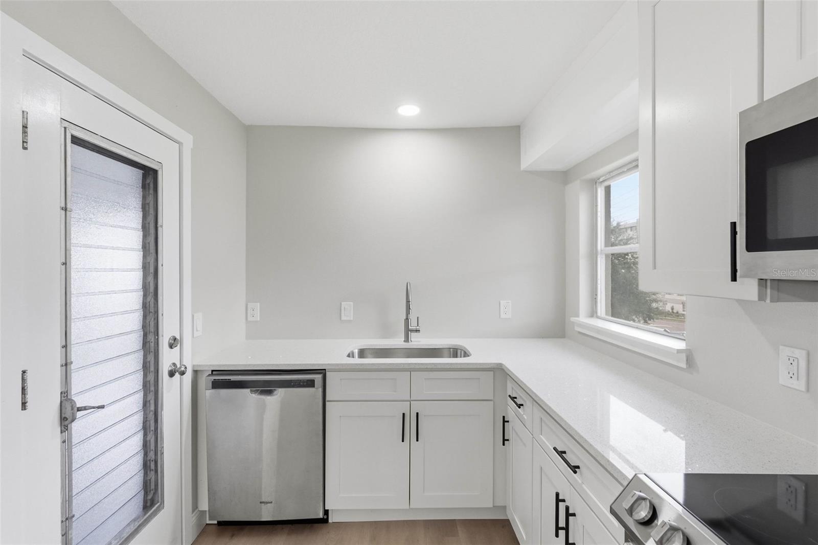 2950 W Bay Dr #b1 Property Photo 11