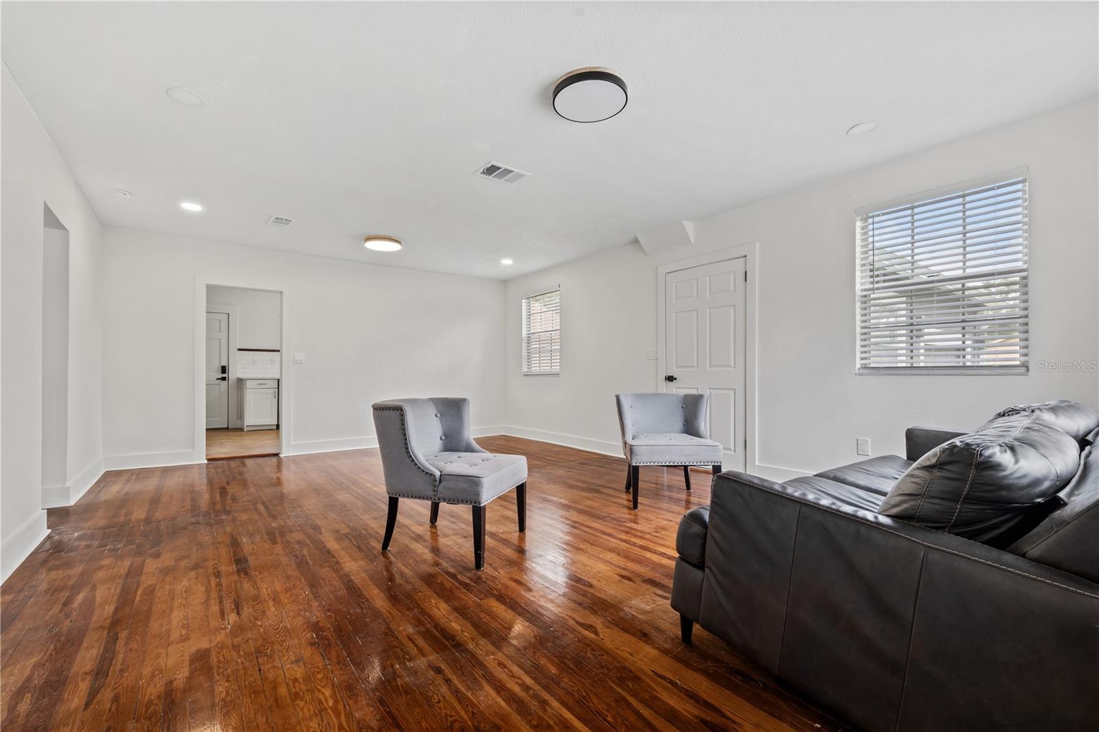 2202 N Glen Ave Property Photo 4