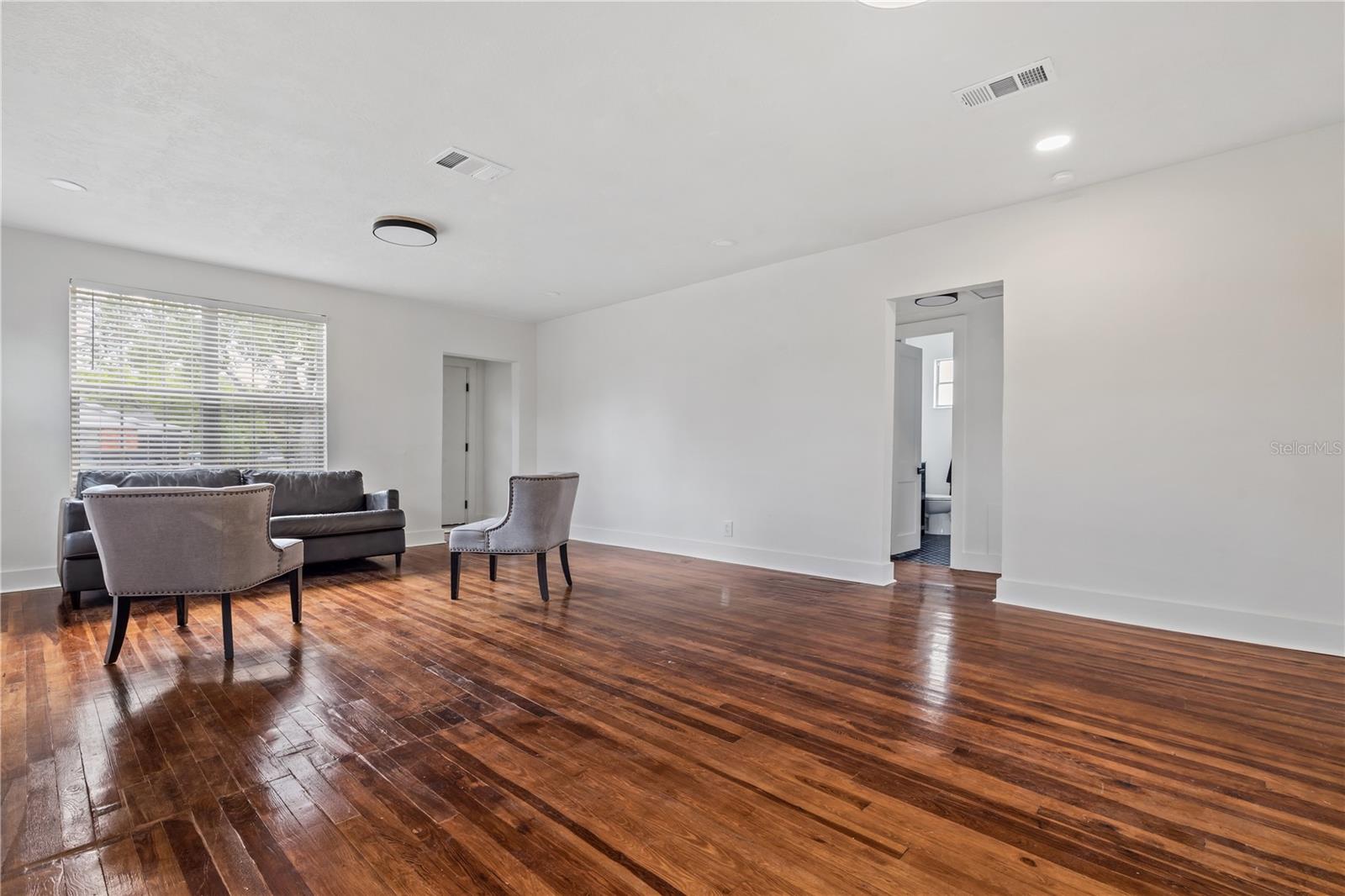 2202 N Glen Ave Property Photo 6