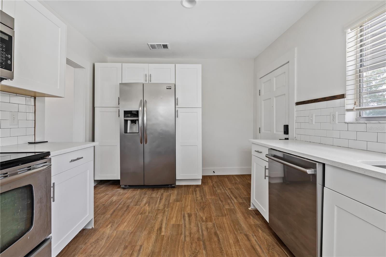 2202 N Glen Ave Property Photo 9