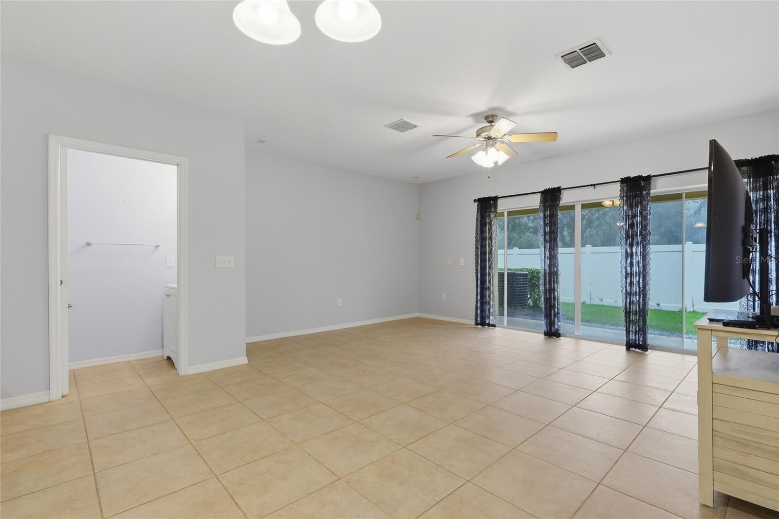 20456 Needletree Dr Property Photo 9