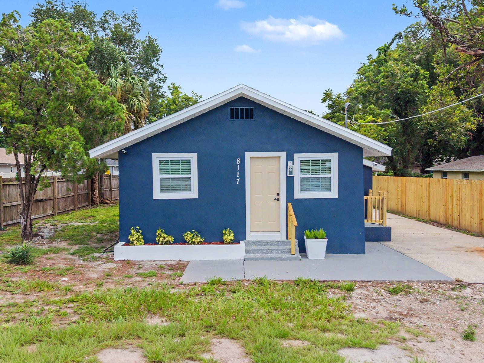 8117 N Klondyke St Property Photo 2