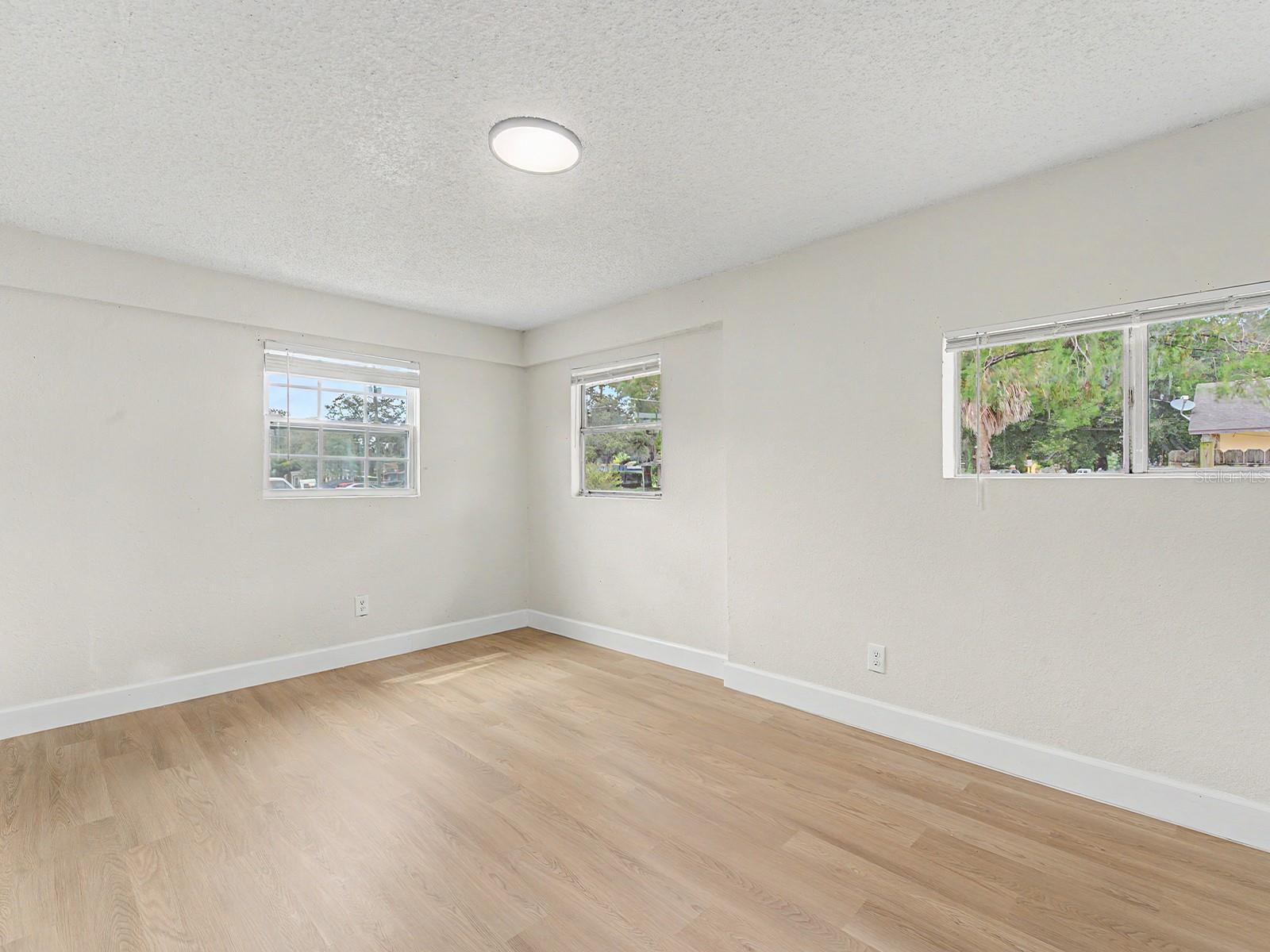 8117 N Klondyke St Property Photo 6