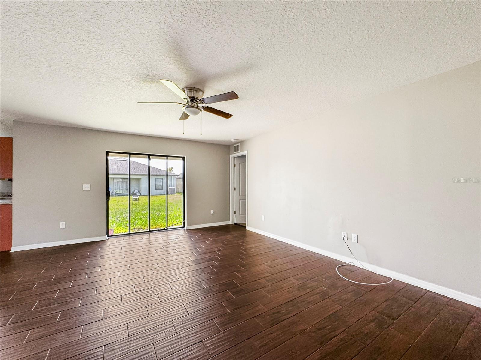 TB8543557 Property Photo 3
