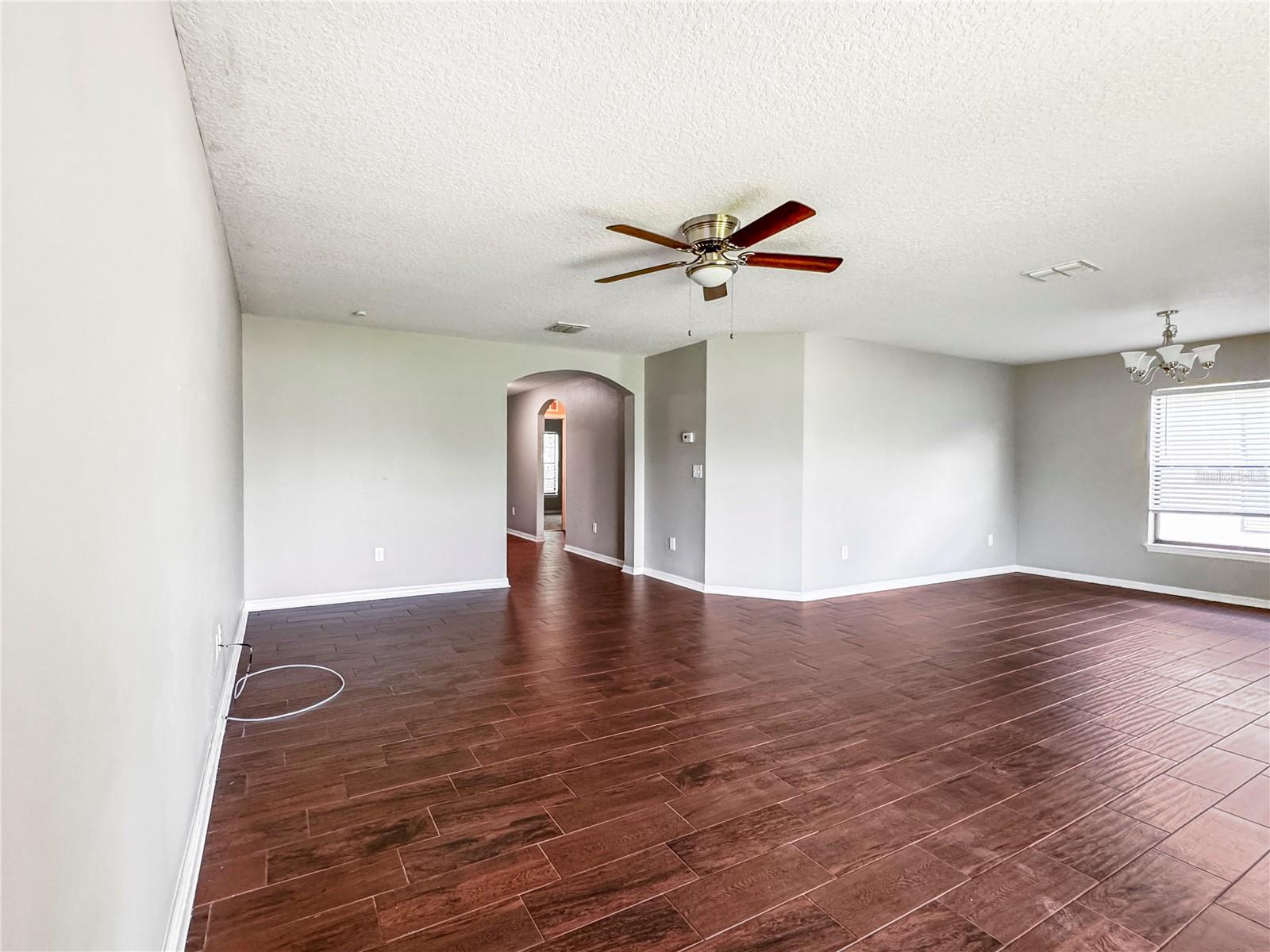 TB8543557 Property Photo 4