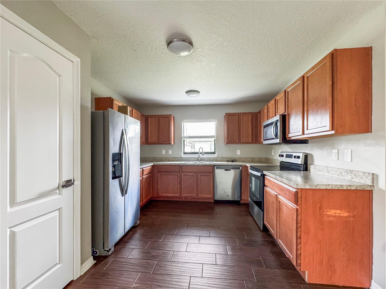 TB8543557 Property Photo 6