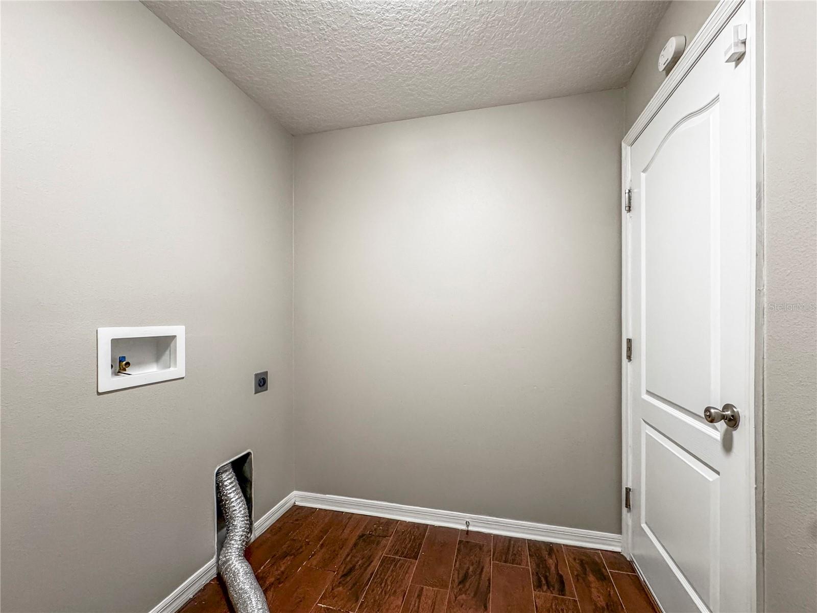 TB8543557 Property Photo 8