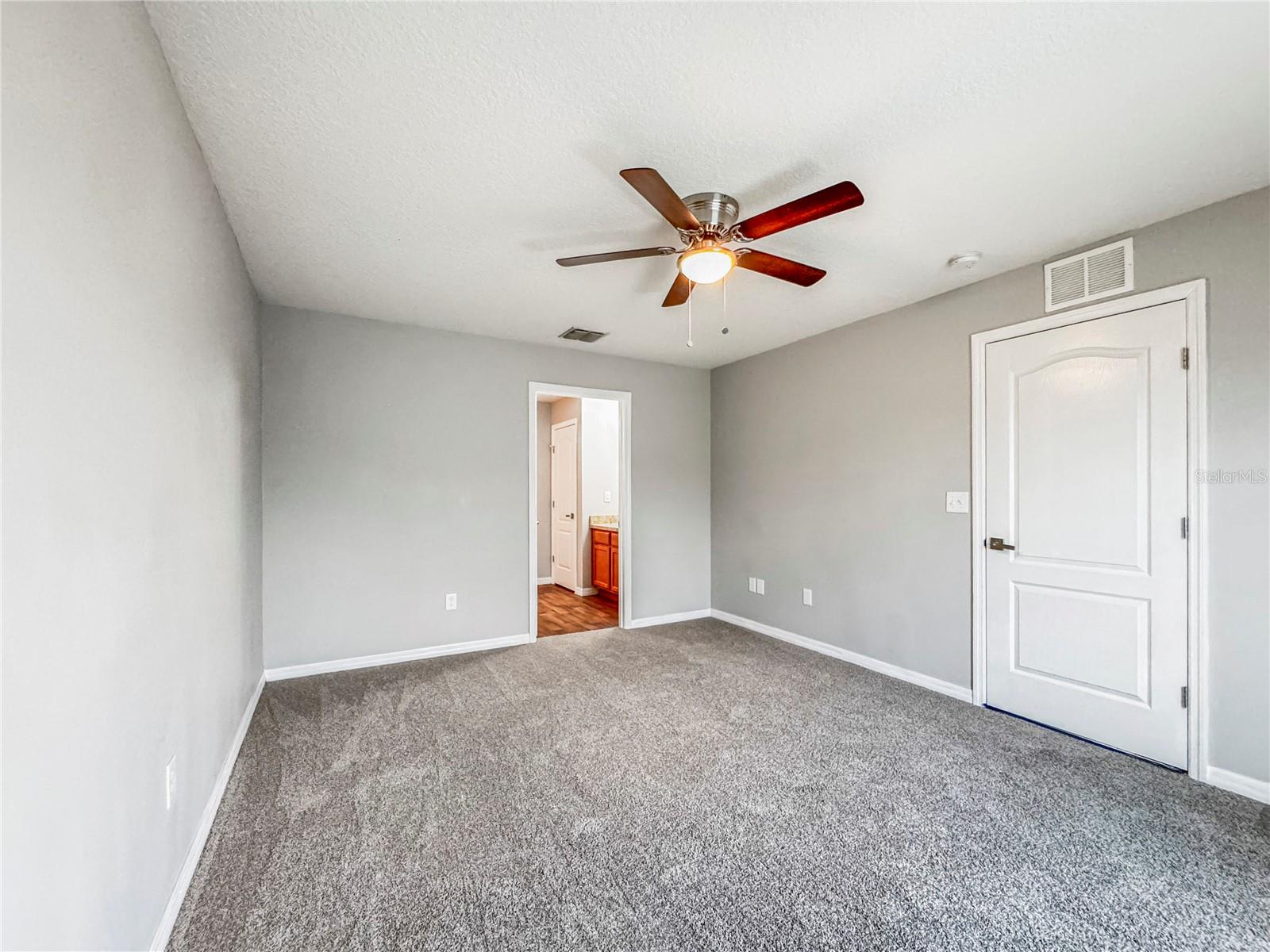 TB8543557 Property Photo 10