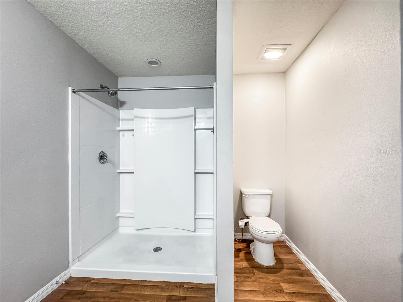 TB8543557 Property Photo 11