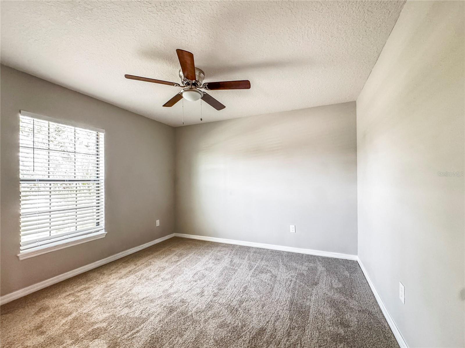 TB8543557 Property Photo 13