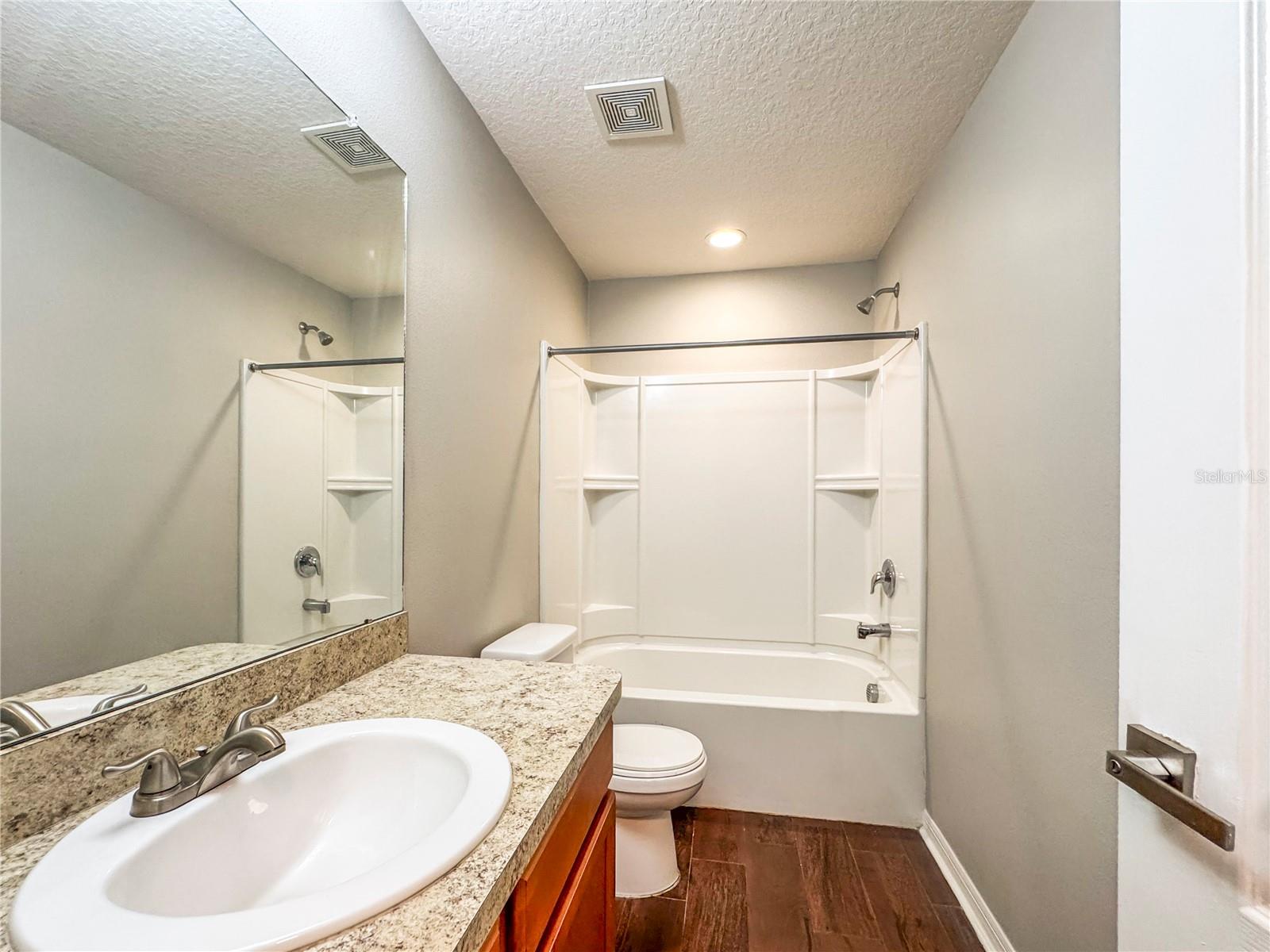 TB8543557 Property Photo 15