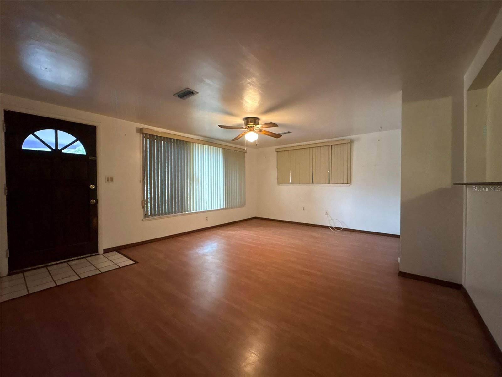 671 Dexter Dr Property Photo 3