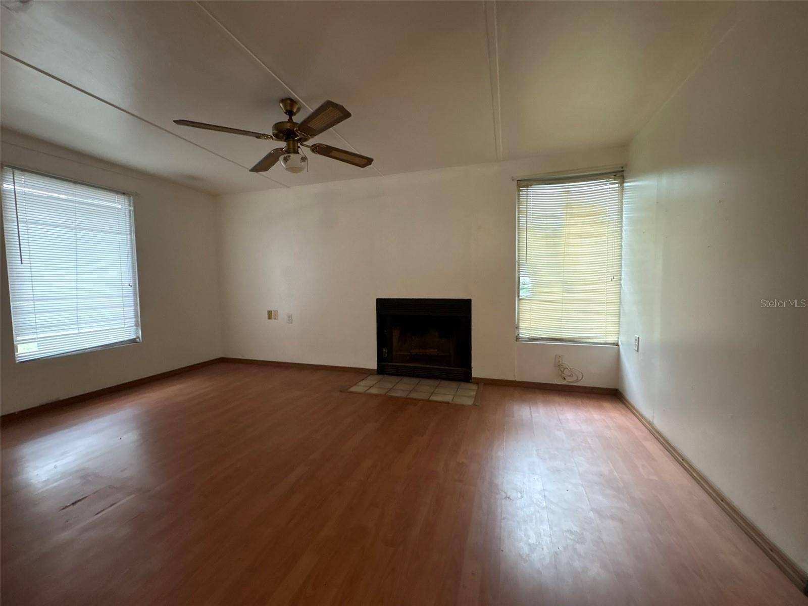 671 Dexter Dr Property Photo 9