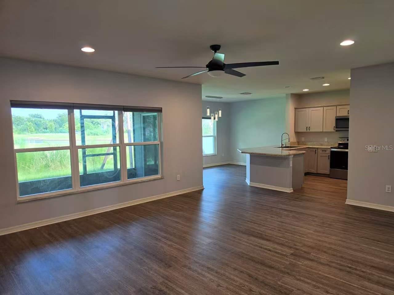 1631 Town Park Ct Property Photo 5