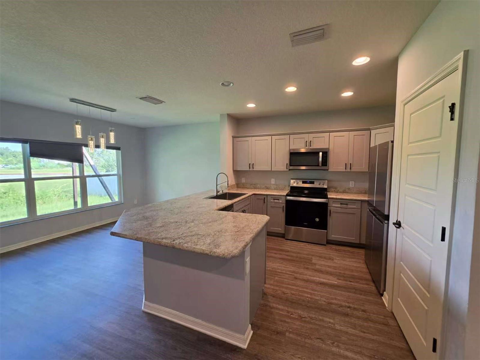1631 Town Park Ct Property Photo 6