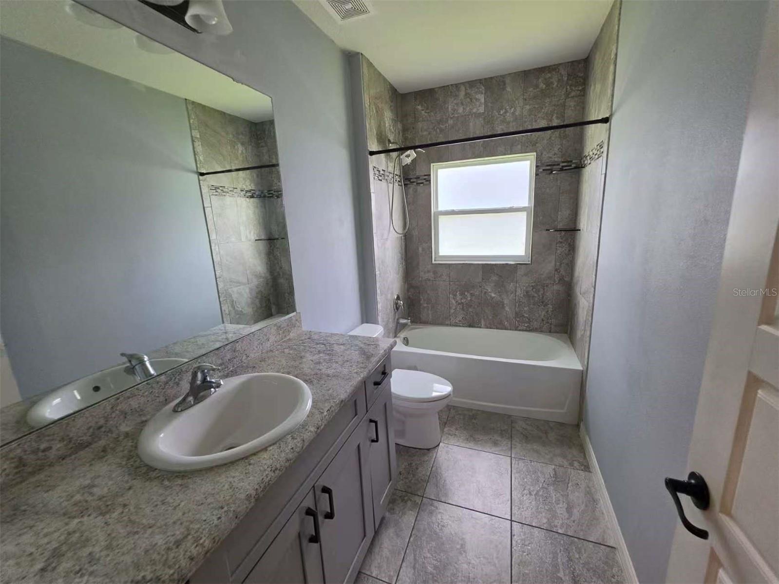 1631 Town Park Ct Property Photo 11