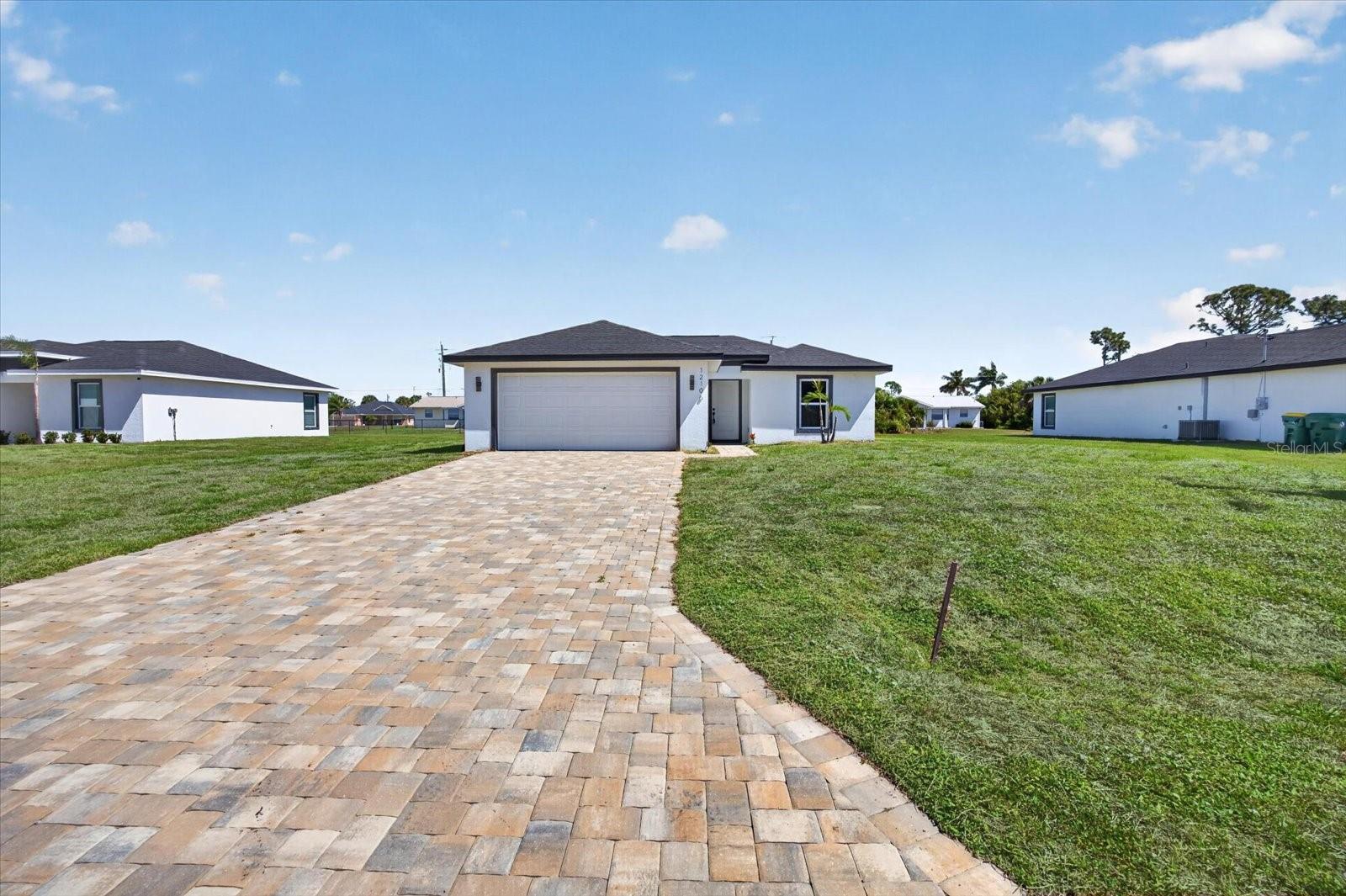 12106 Clarendon Ave Property Photo 2