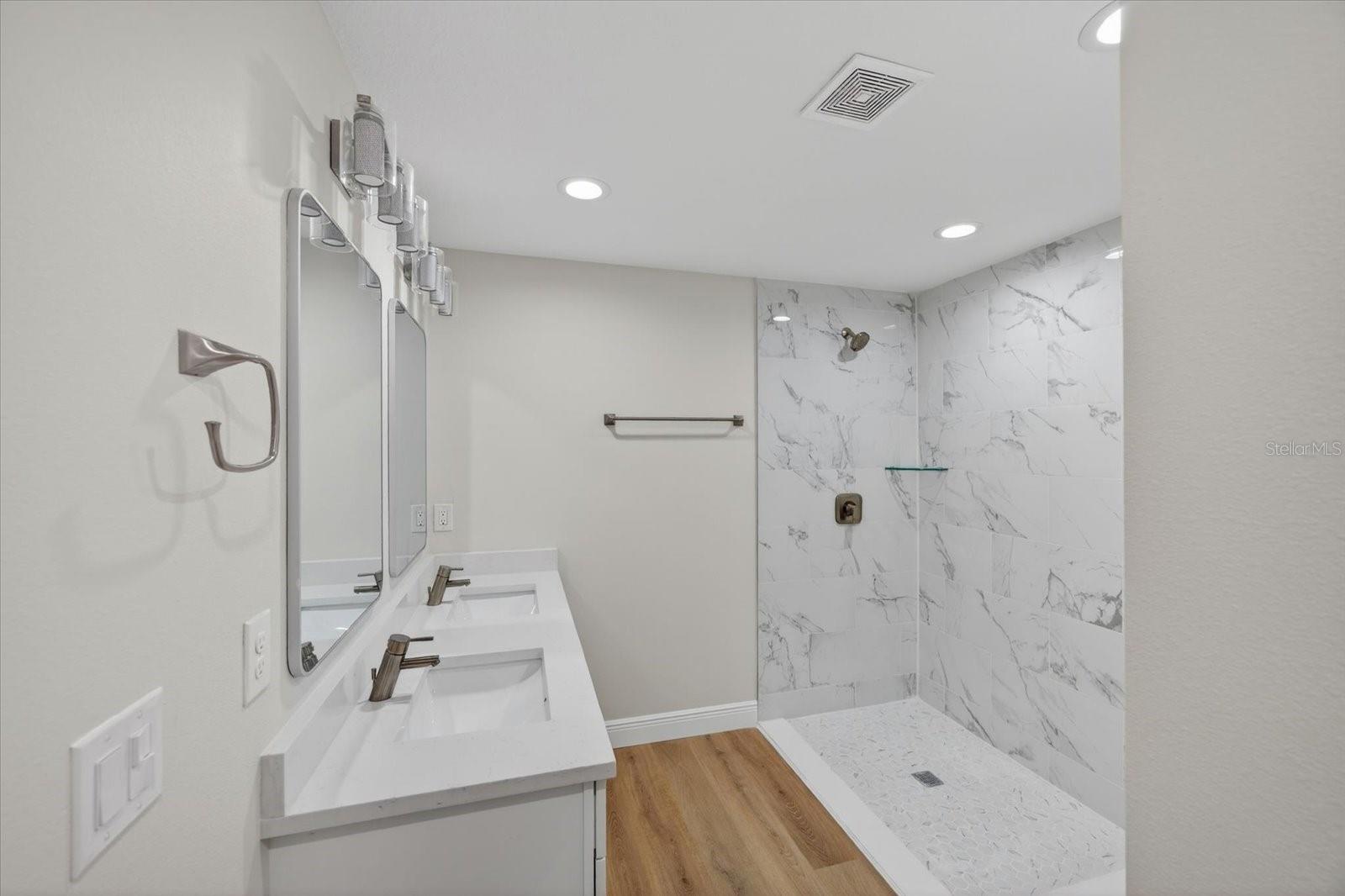 12106 Clarendon Ave Property Photo 8