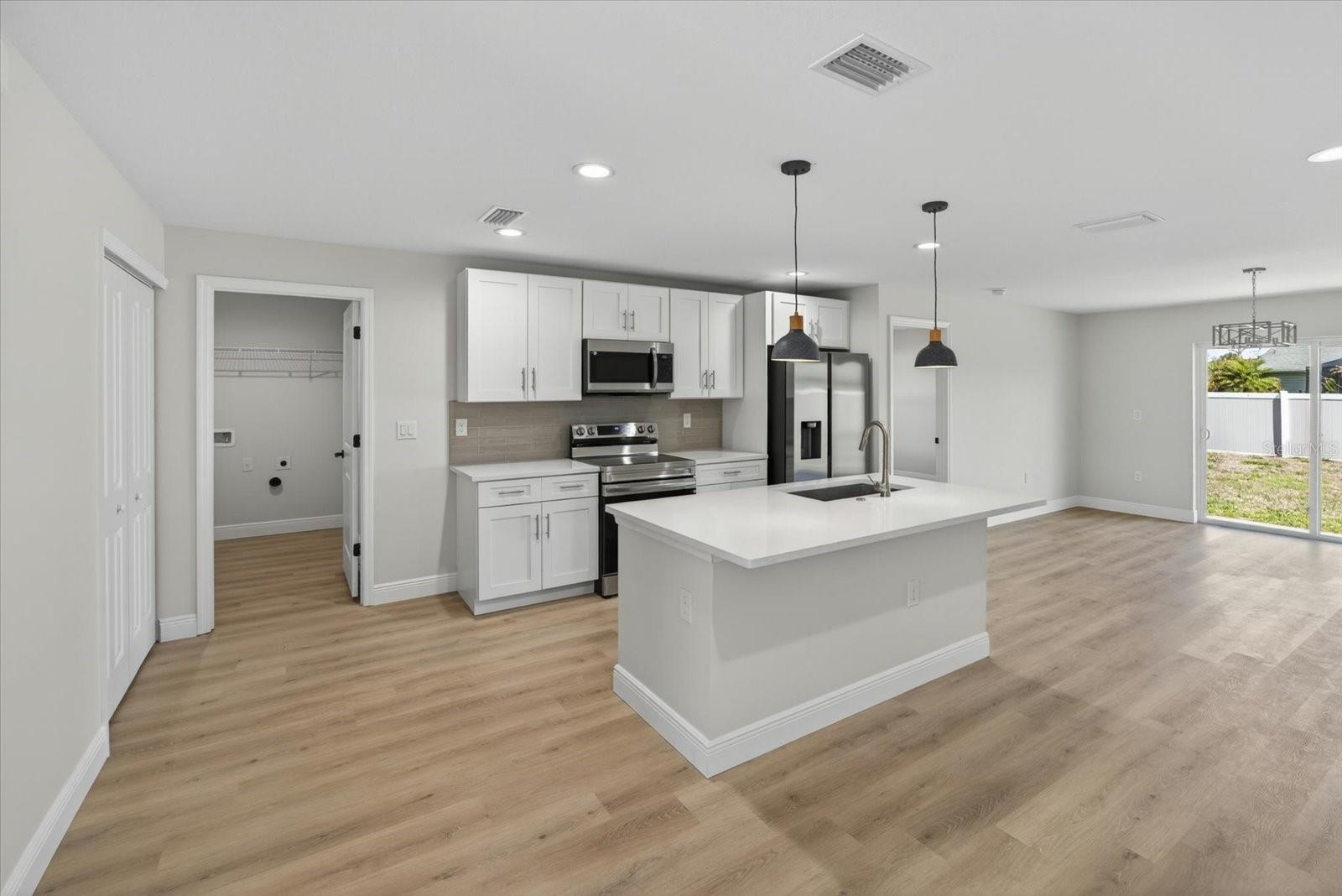 12106 Clarendon Ave Property Photo 13