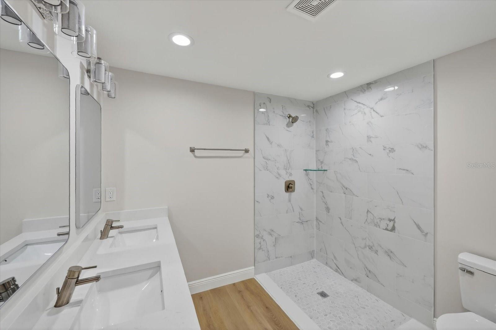 12106 Clarendon Ave Property Photo 14