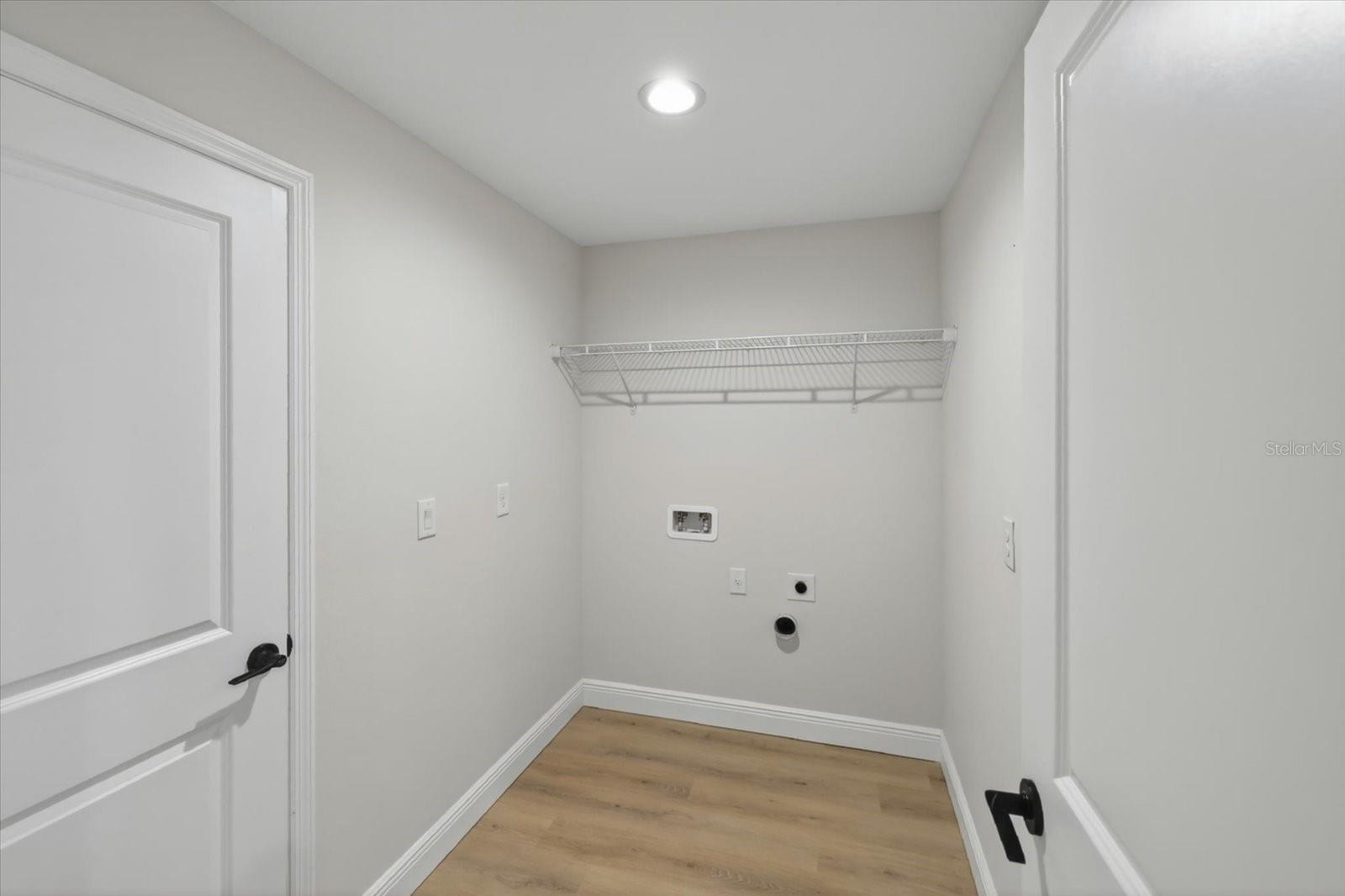 12106 Clarendon Ave Property Photo 16