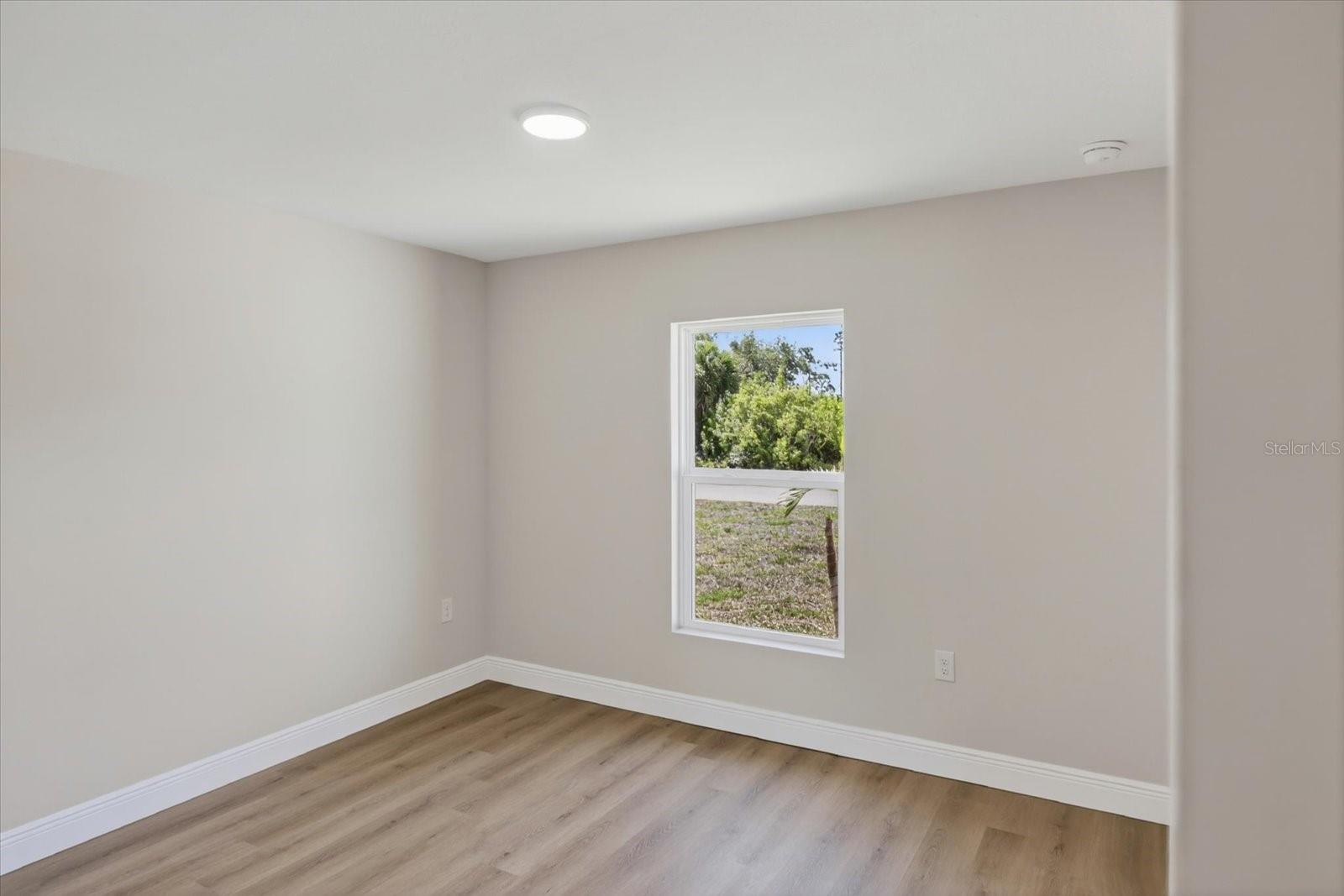 12106 Clarendon Ave Property Photo 18