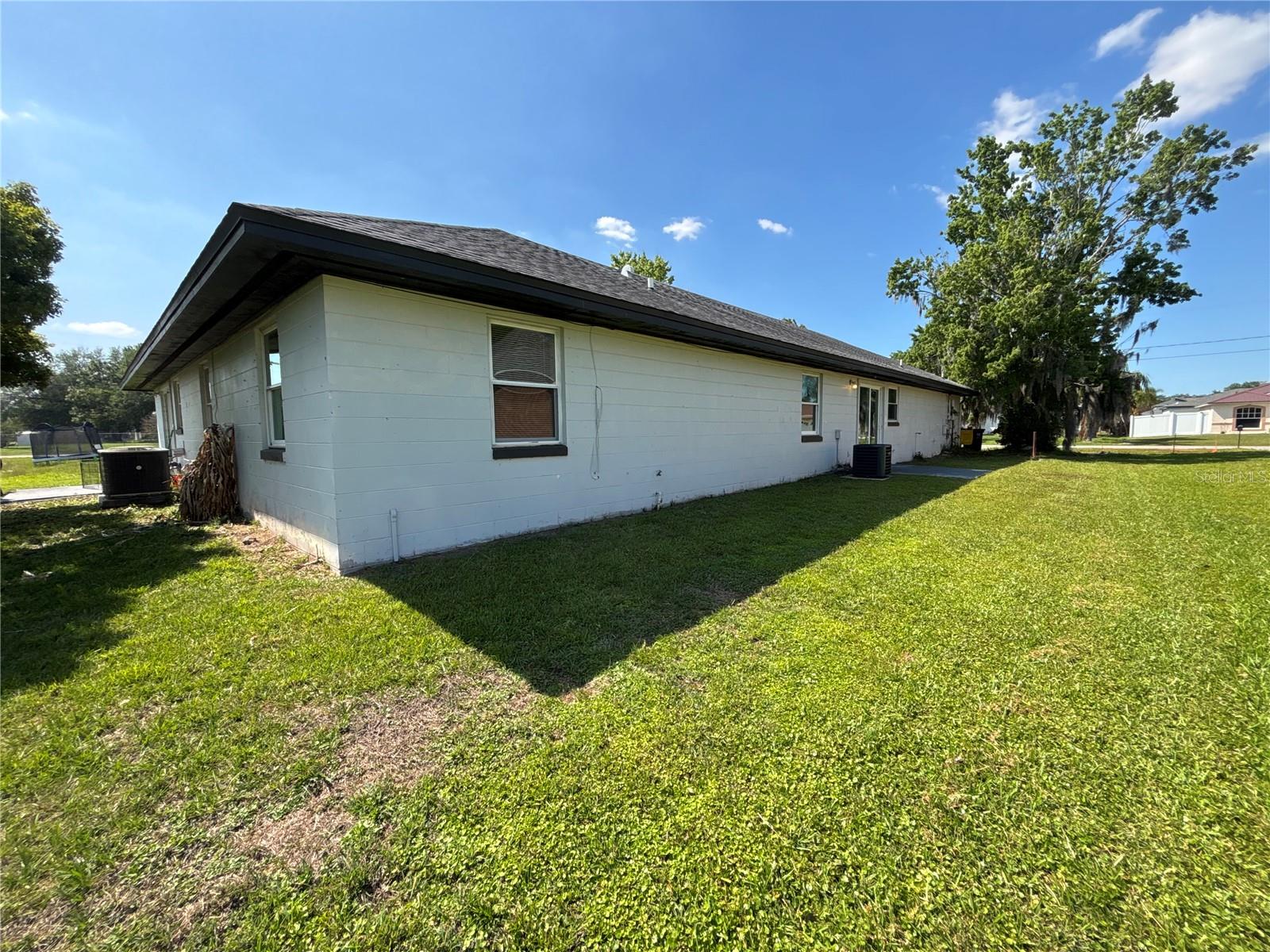 TB8543644 Property Photo 2