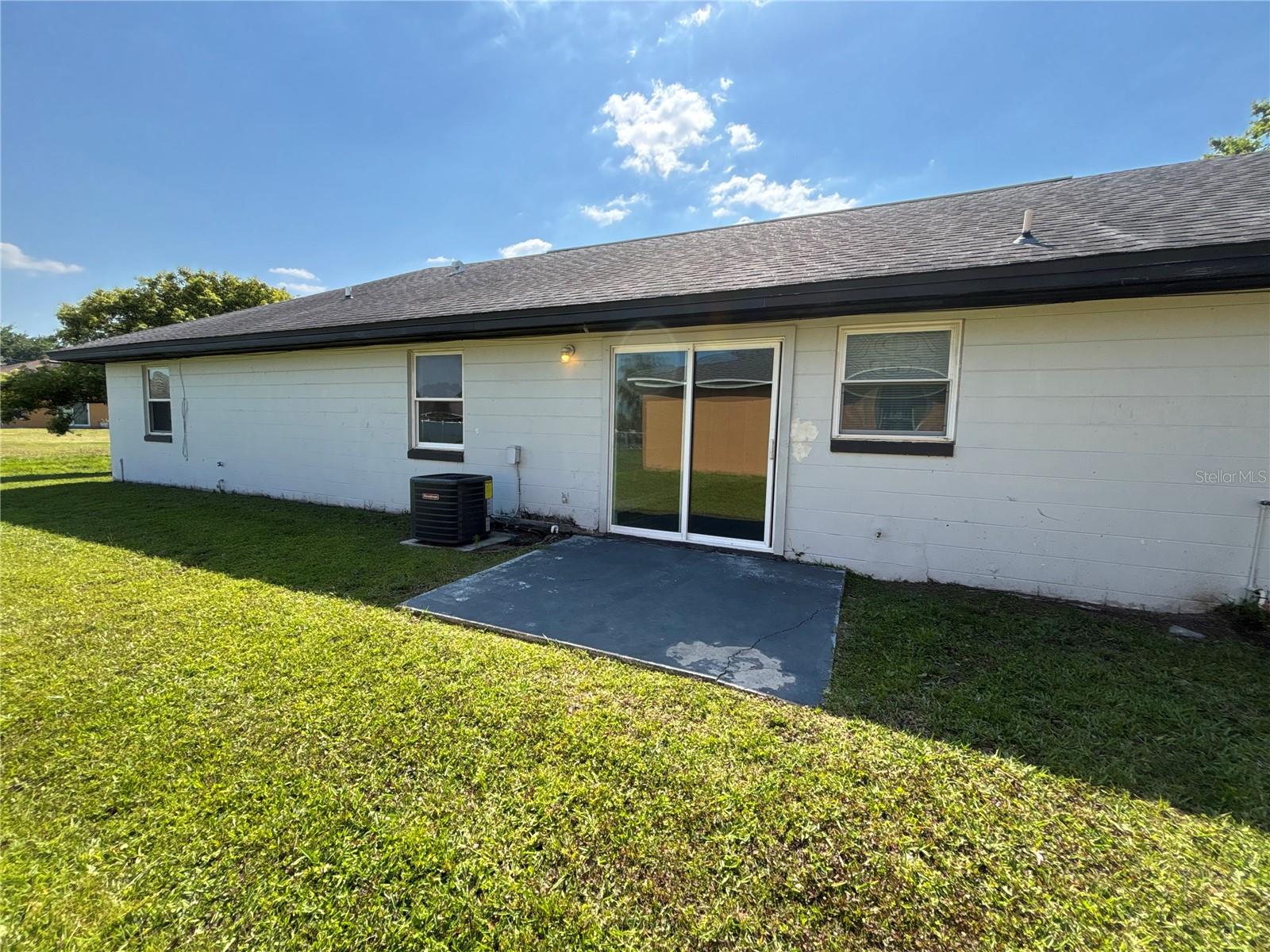 TB8543644 Property Photo 3