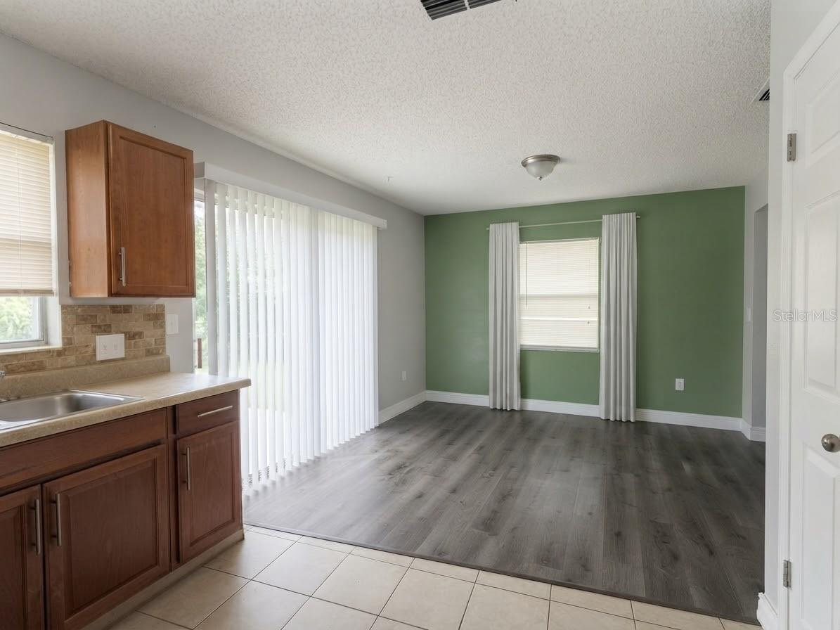 TB8543644 Property Photo 3
