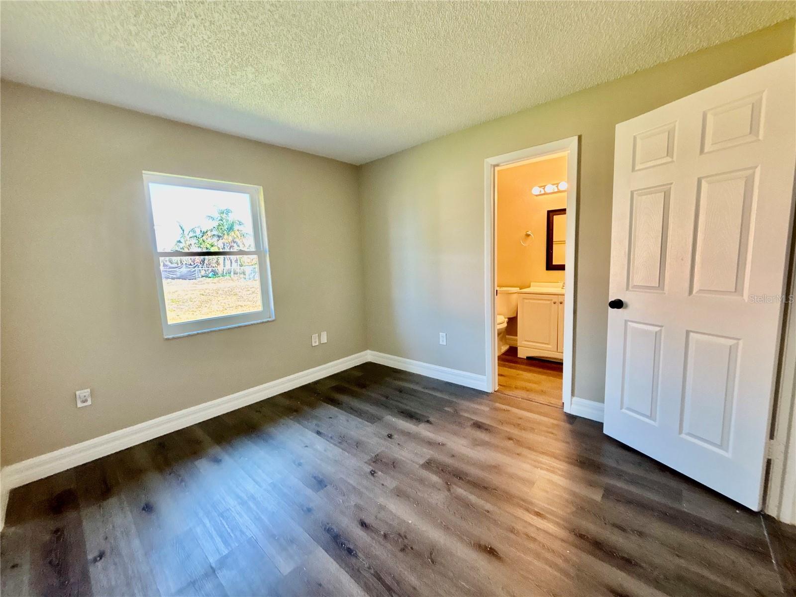 TB8543644 Property Photo 7