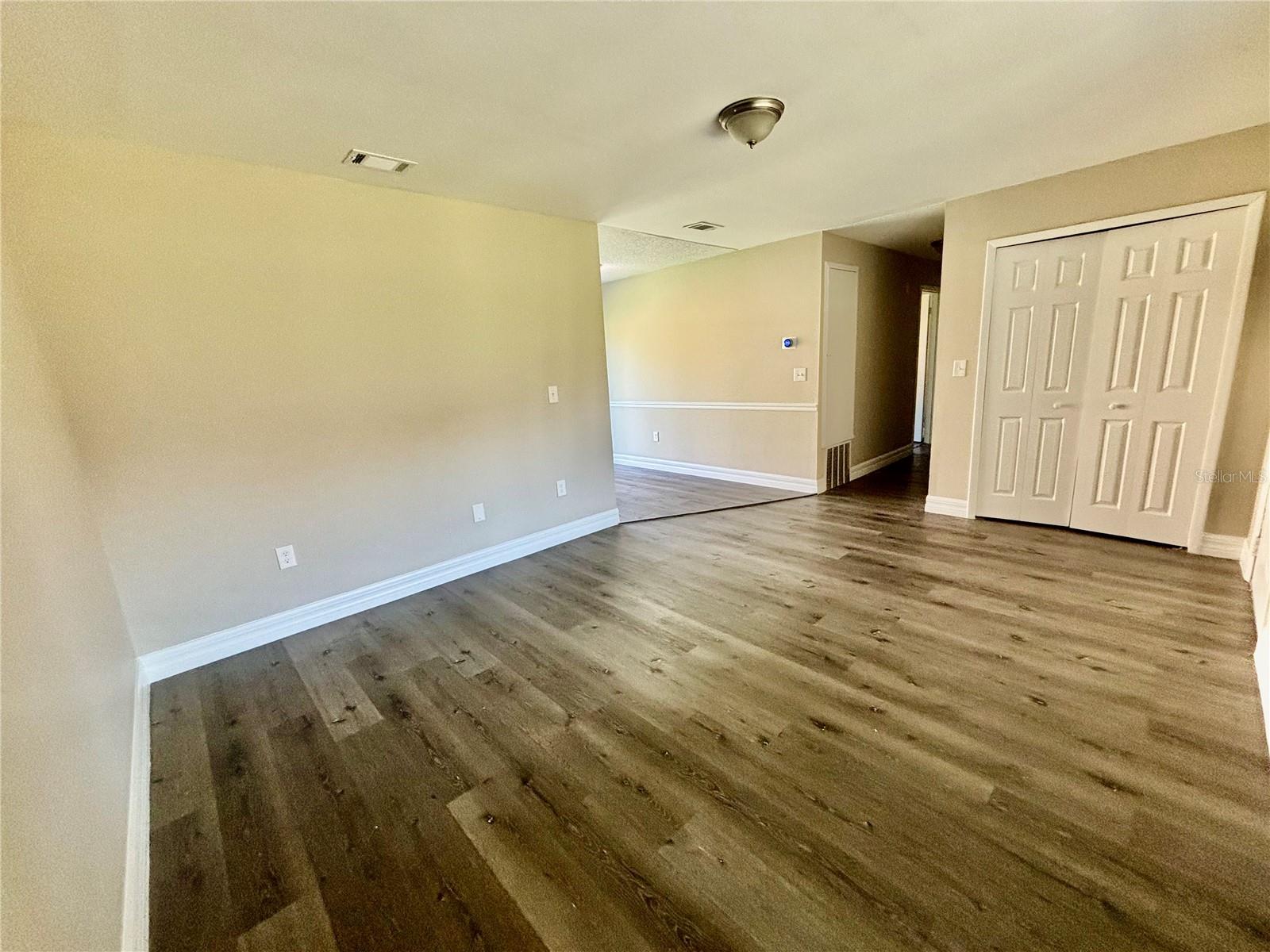 TB8543644 Property Photo 10