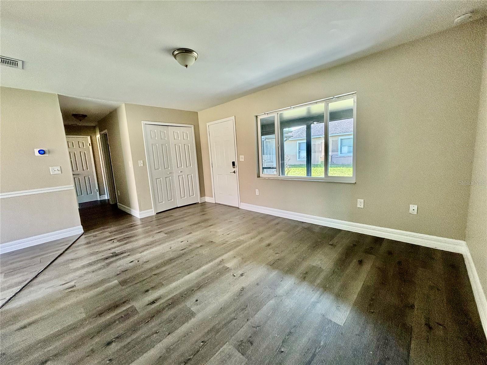 TB8543644 Property Photo 11