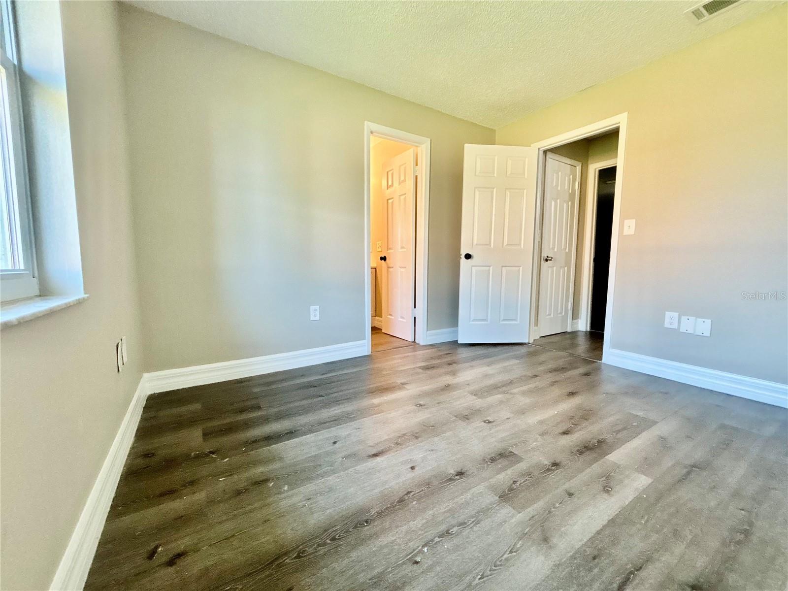 TB8543644 Property Photo 15
