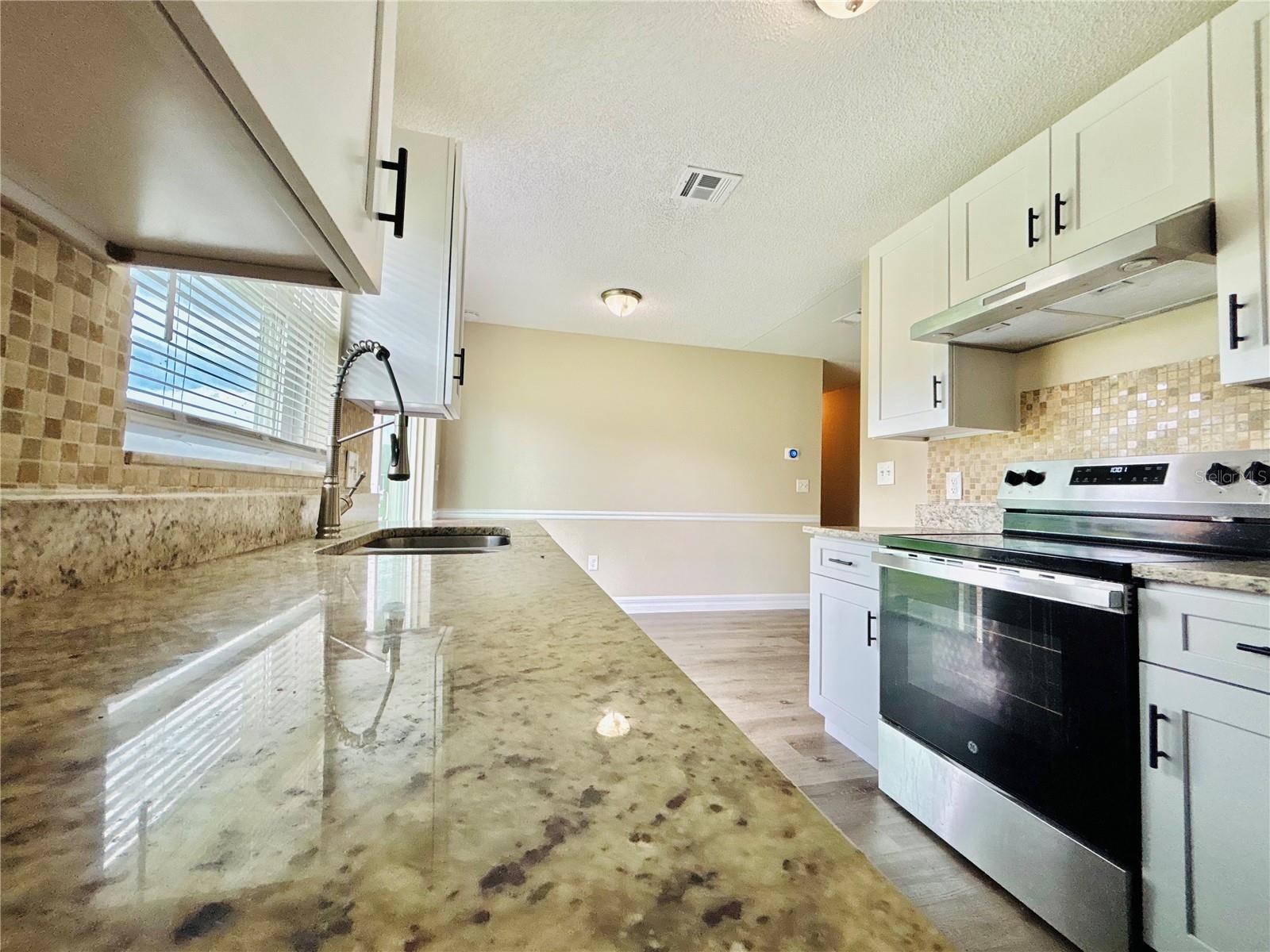 504 Blackbird Ln #a Property Photo 6