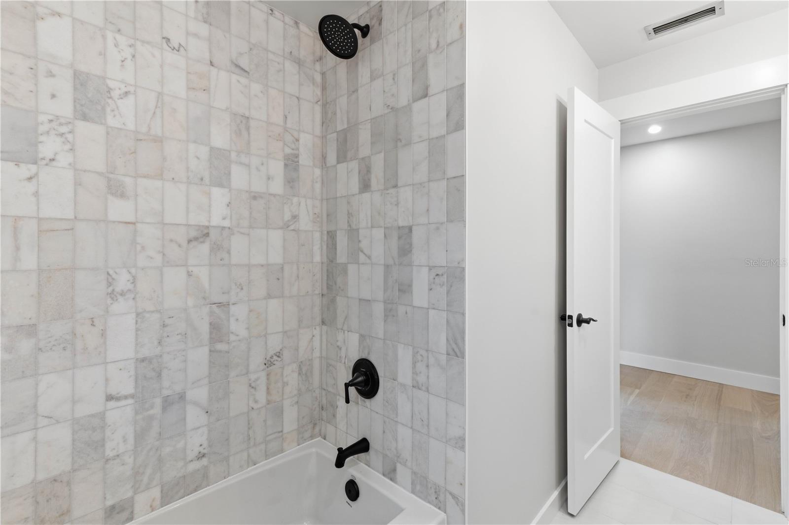 2218 Hennesen Dr Property Photo 18