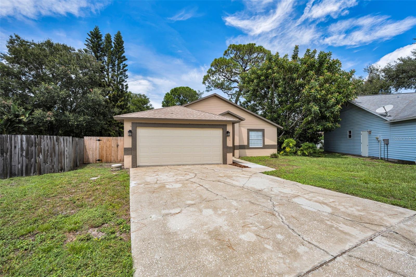 1874 Feather Tree Cir Property Photo 4