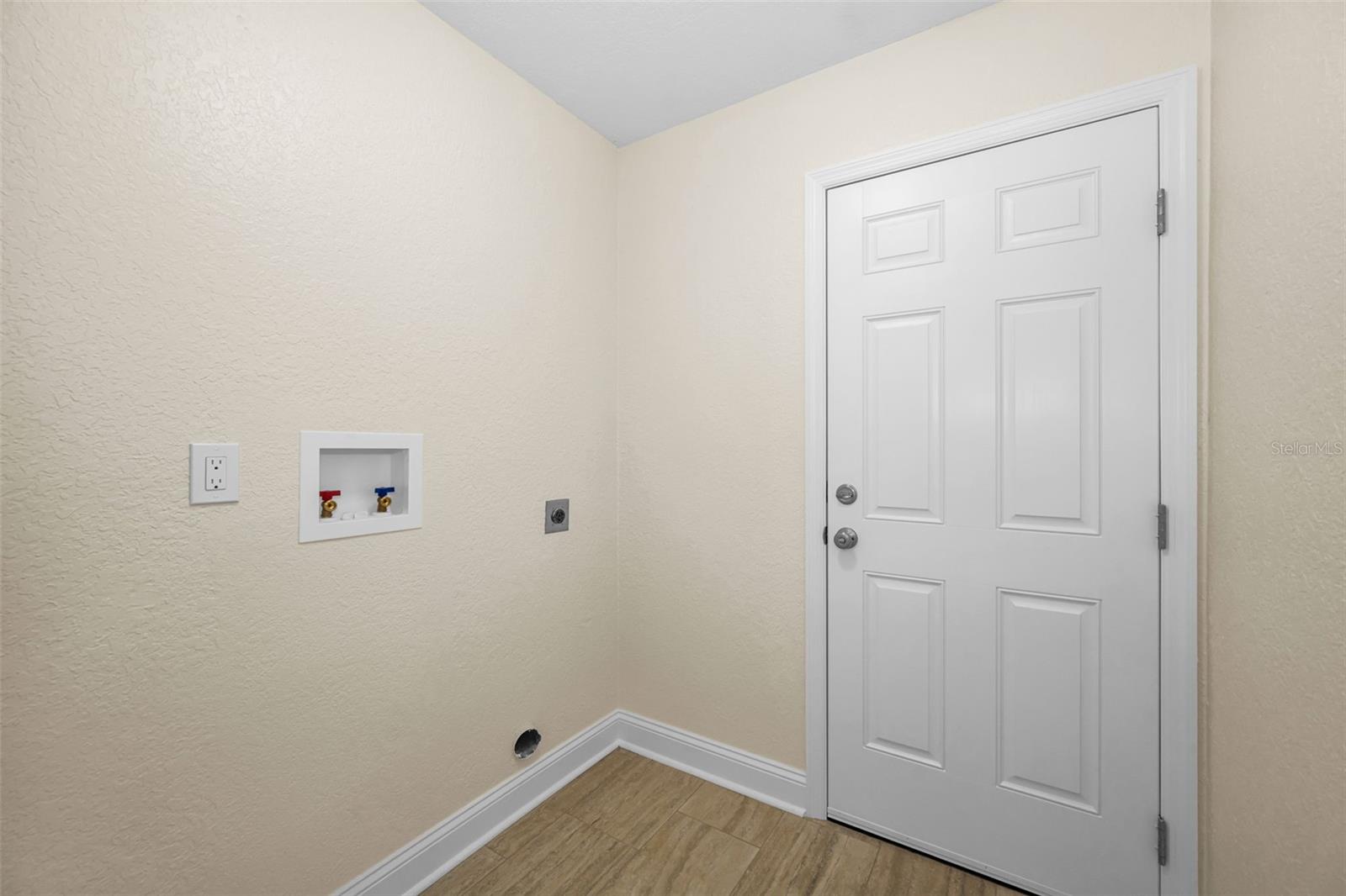 1874 Feather Tree Cir Property Photo 25