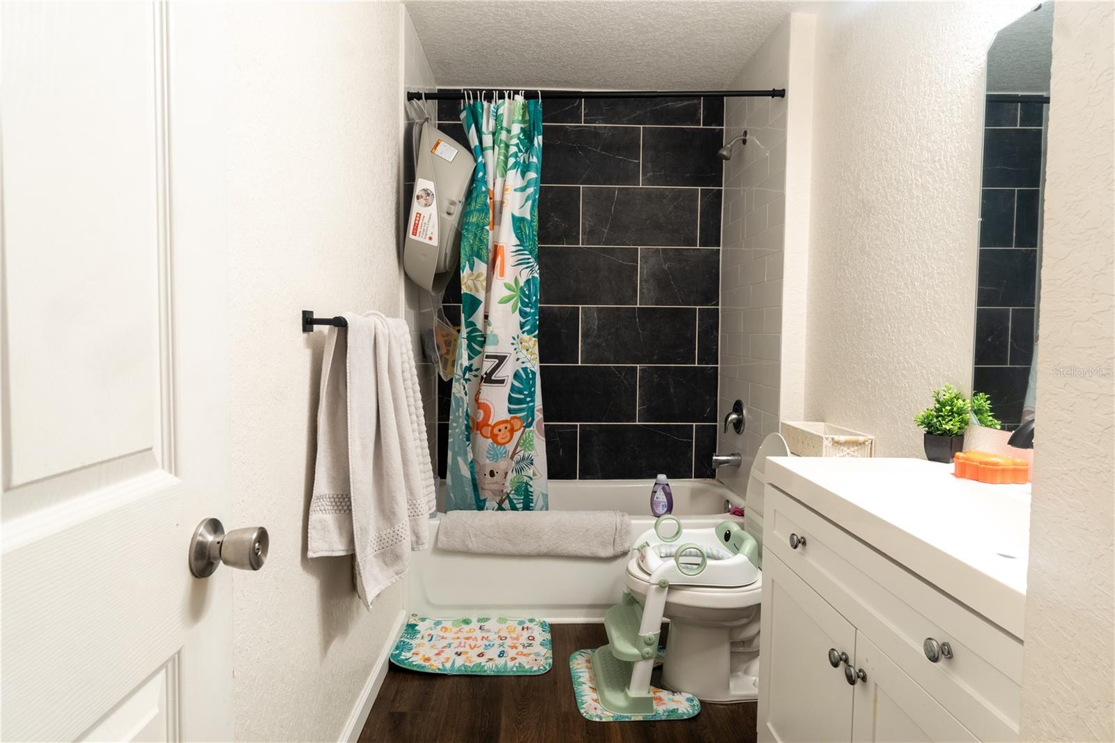 146 8th St Property Photo 15