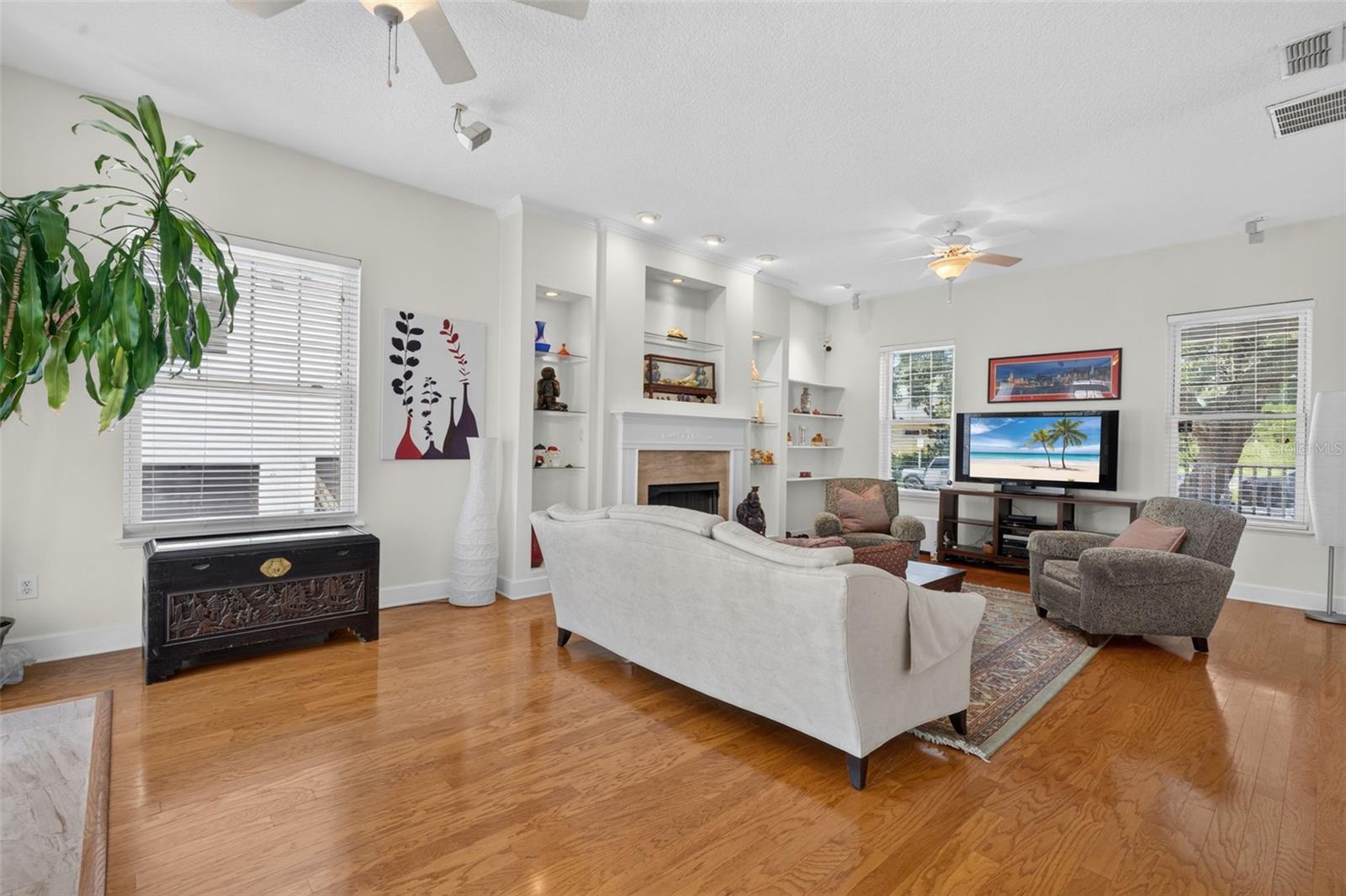 208 W Ross Ave Property Photo 11