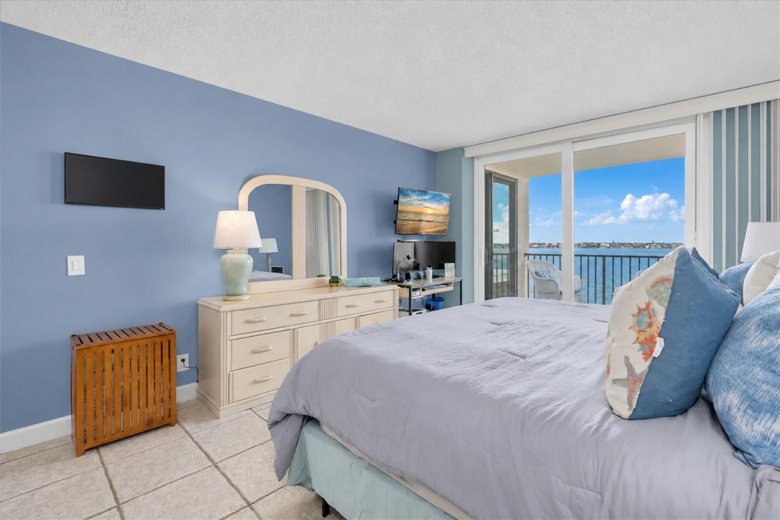 6287 Bahia Del Mar Cir #401 Property Photo 17