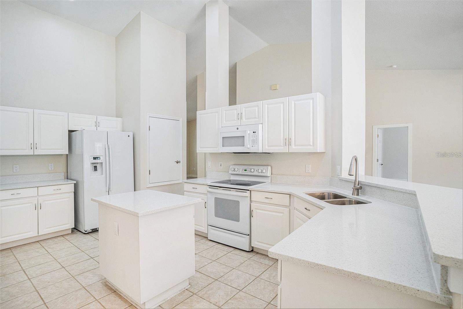 16909 Falconridge Rd Property Photo 7