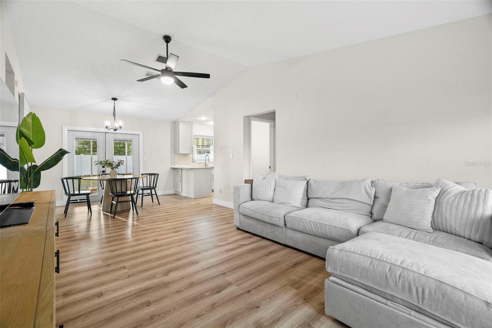 6500 Briar Ridge Ct N Property Photo 2