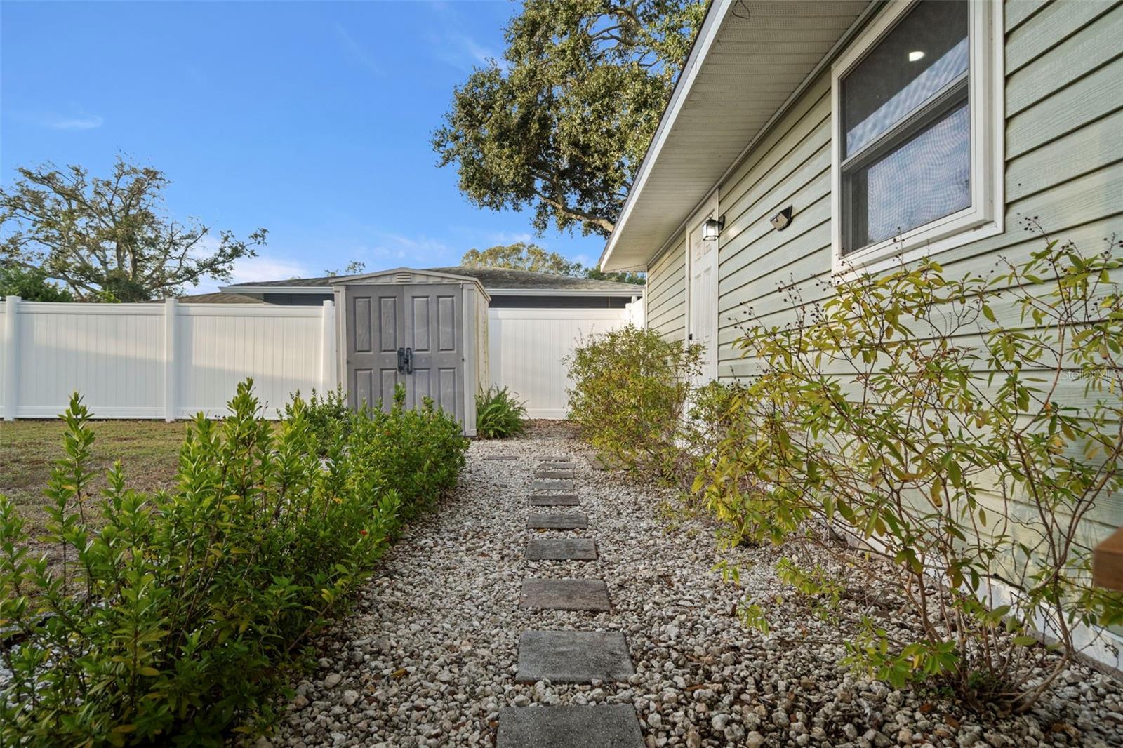 6500 Briar Ridge Ct N Property Photo 25